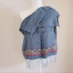 🌹Aeropostale Grey and Multicolored Pattern Scarf